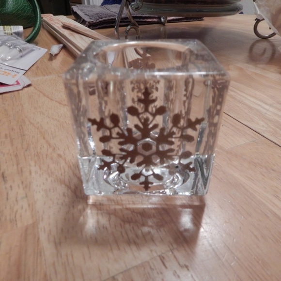PartyLite Square crystal candle holder w/snowflake - Picture 2 of 2